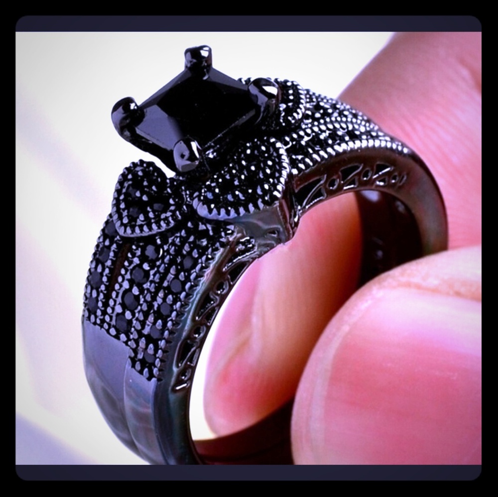 Black Wedding Ring Set